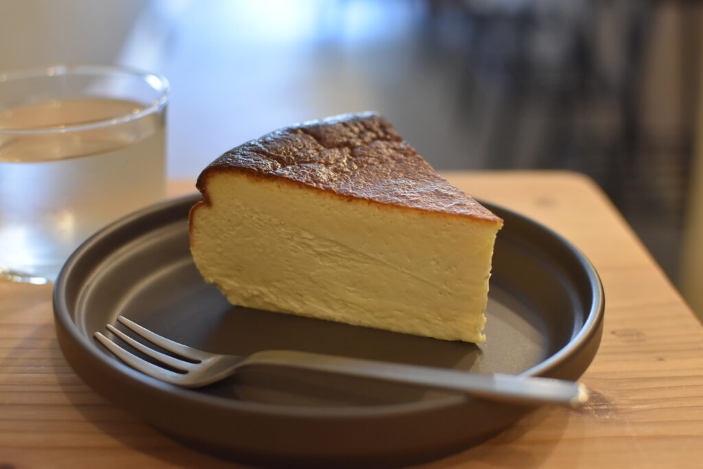 大阪市中崎町 21年4月オープン 試行錯誤を重ねたバスクチーズケーキが美味しい ニコ Nico よっしー 関西グルメの食べ歩き三味