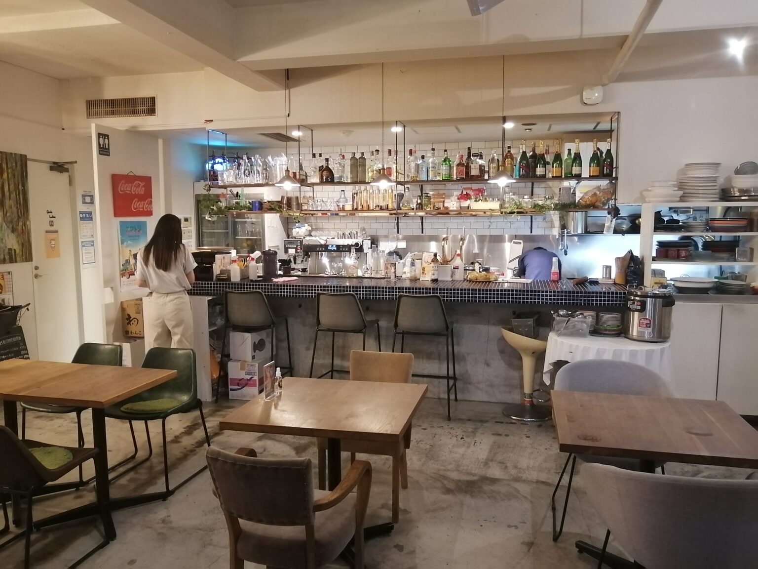 【大阪・長堀橋】「SWAMP（スワンプ）501」広々としたソファー席、テラス席のあるオシャレなカフェダイニングバー よっしー関西グルメの