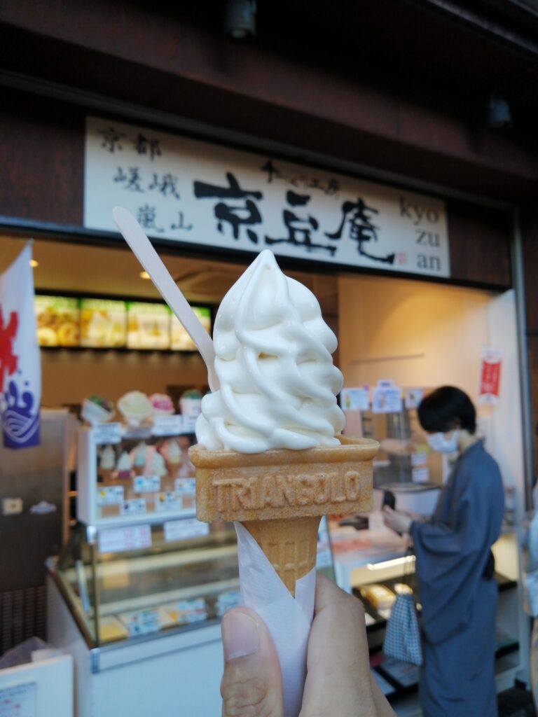お豆腐ソフトクリーム　432円