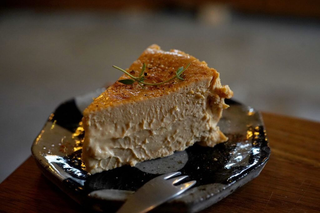 画像：よっしー@関西グルメ　ルイボスチャイのバスク風チーズケーキ　500円（税込）