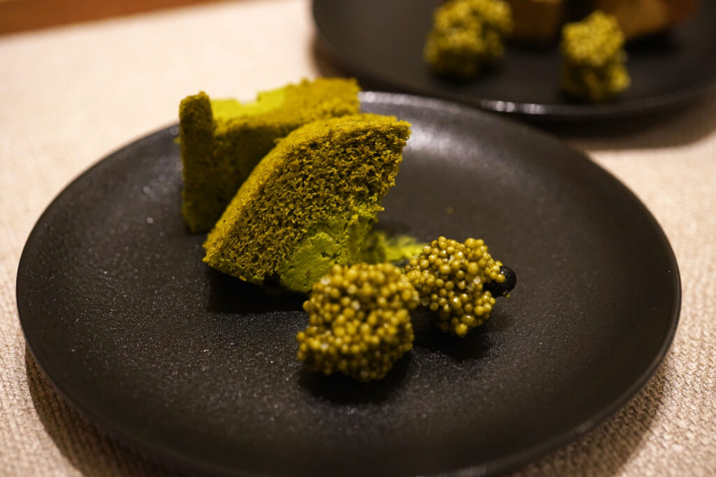 画像：よっしー@関西グルメ　米粉の抹茶ロールケーキ