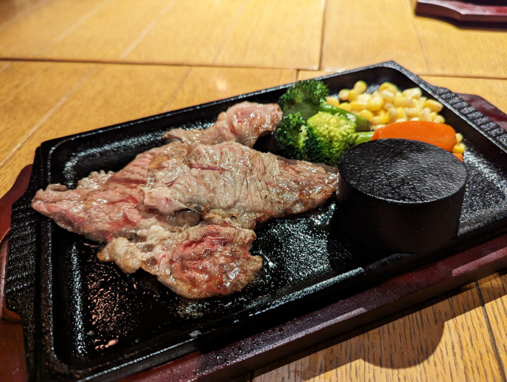 画像：よっしー@関西グルメ　お伊勢牛のステーキ