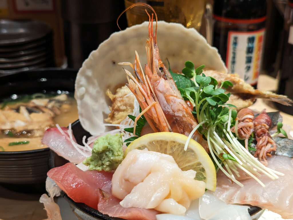 画像：よっしー＠関西グルメ　海鮮丼　990円（税込）