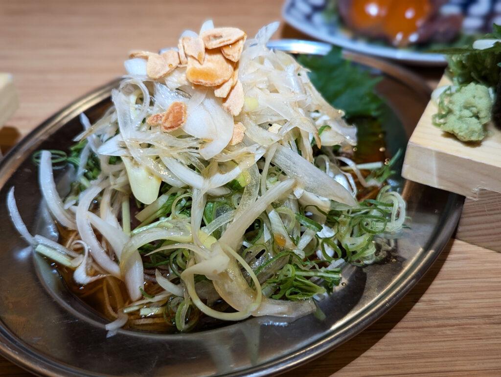 画像：よっしー＠関西グルメ　カツオのたたき薬味まみれ　680円（税別）