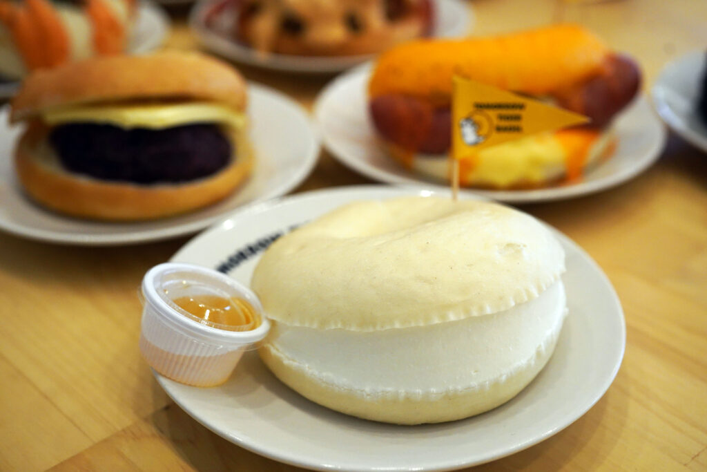 画像：よっしー＠関西グルメ　クリームチーズ&ハニーベーグルドーナツ　680円