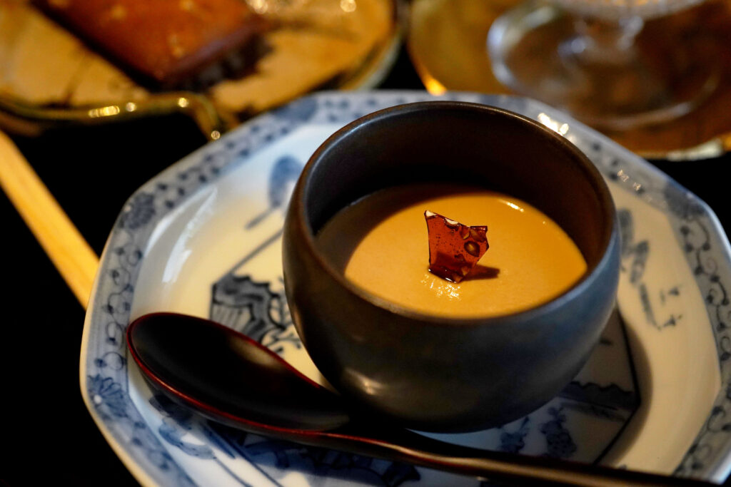 画像：よっしー＠関西グルメ　紅茶と和三盆のなめらかプリン