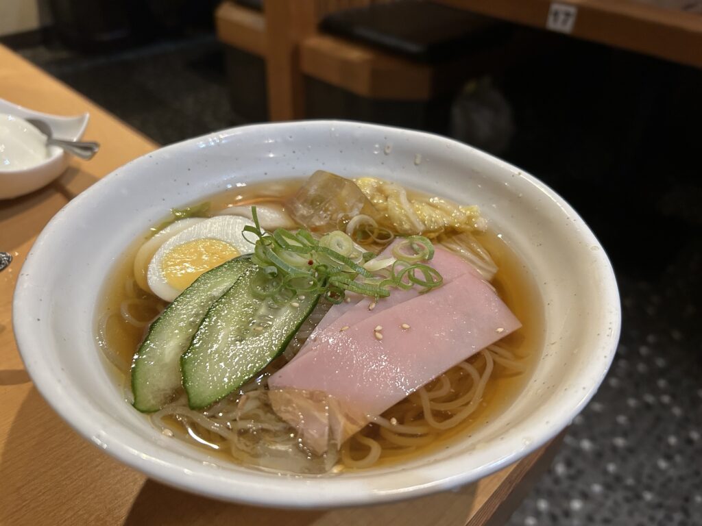 画像：よっしー＠関西グルメ　平壌冷麺　930円（税別）