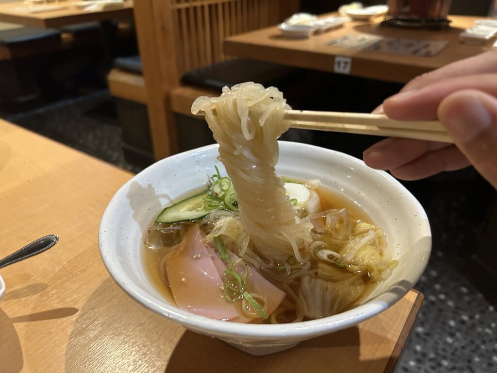 画像：よっしー＠関西グルメ　平壌冷麺　930円（税別）