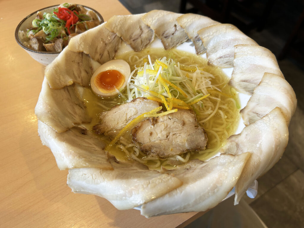 画像：よっしー＠関西グルメ　ゆずの塩ラーメン チャーシュー増し　1,290円（税込）