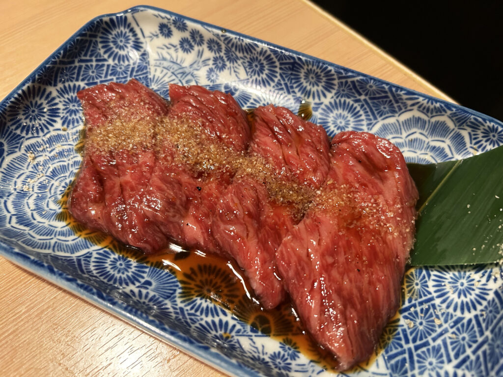 画像：よっしー＠関西グルメ　和牛上赤身肉（一人前）　899円（税別）