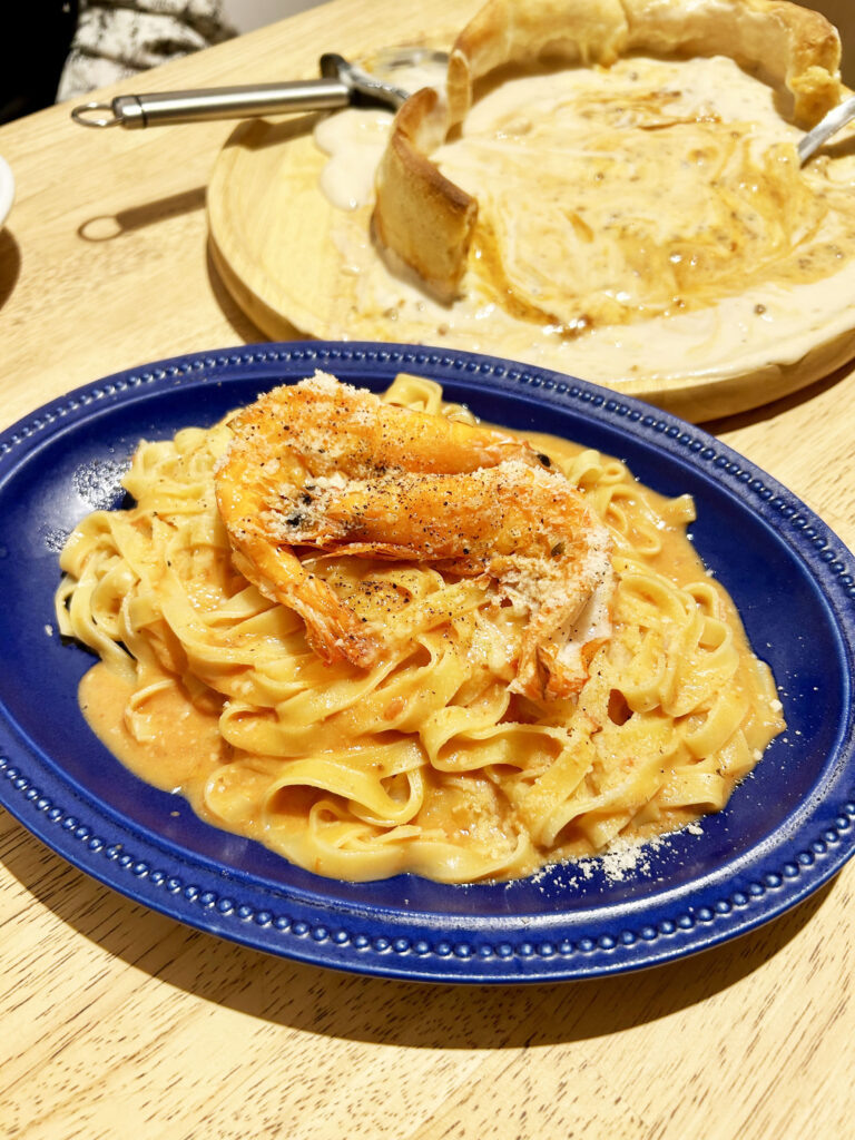 画像：よっしー@関西グルメ　大海老のトマトクリームパスタ　1,650円