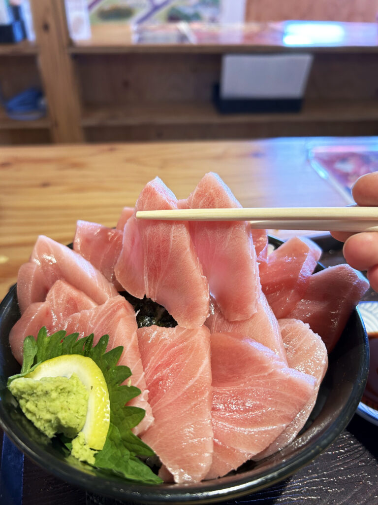 画像：よっしー@関西グルメ　マグロトロ丼　1,980→1,000円（税別）