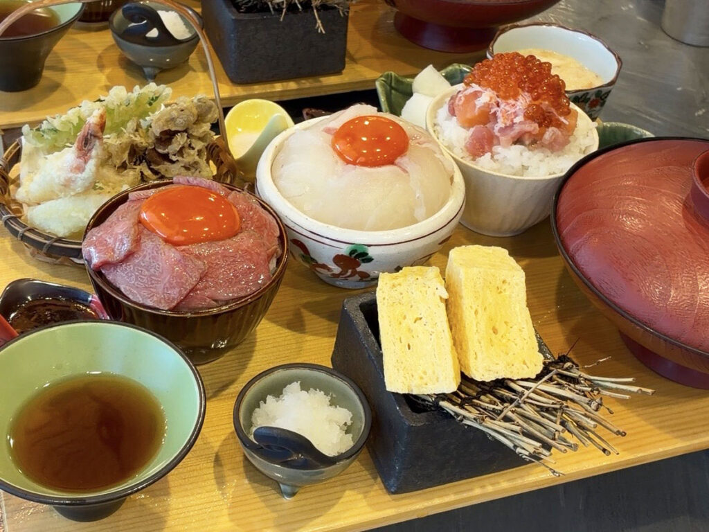 和牛炙り丼と漁師飯の2種食べ比べの浮世離れ御膳（鯛の海鮮まぶし）