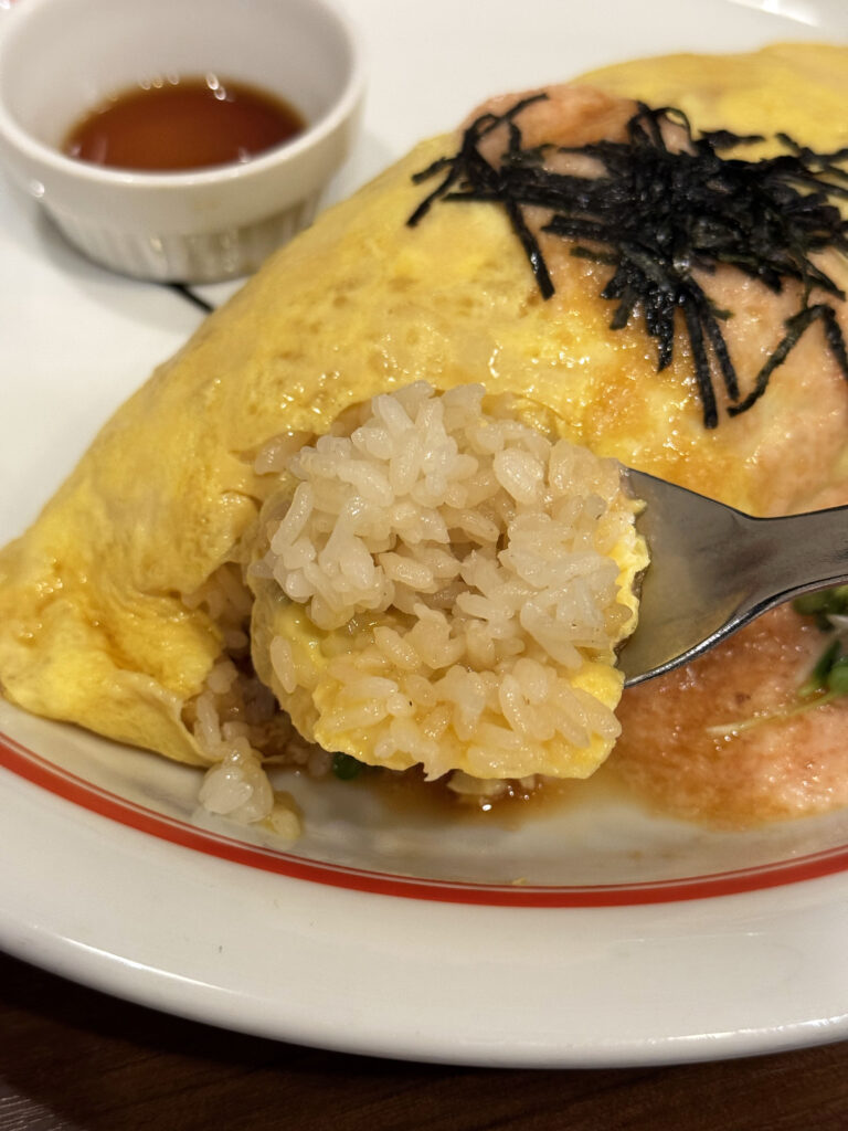 とろろ明太子といろいろキノコのオムライスの和風きのこライス