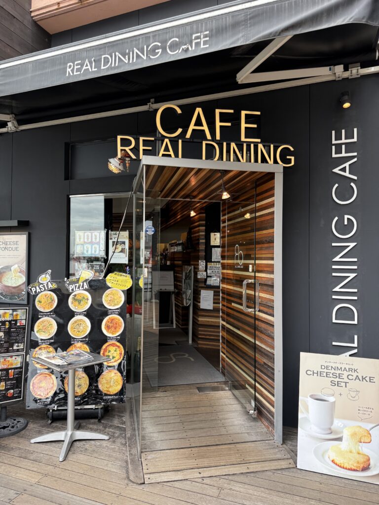 REAL DINING CAFEの外観