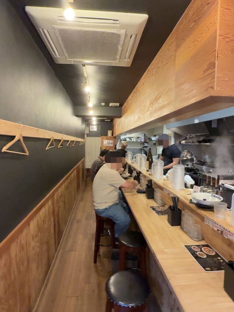 神戸醤油系らーめんの店内