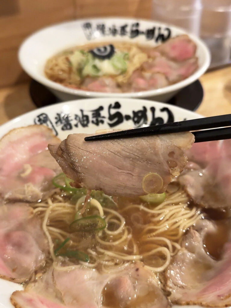 チャーシュー麺のしっとりとした低温調理チャーシュー
